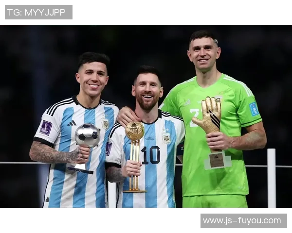 潘帕斯雄鹰的华彩乐章：2022世界杯波兰阿根廷全场集锦，一场荡气回肠的足球史诗